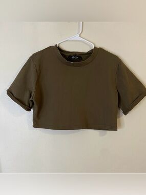 AKIRA Dark Green Crewneck Cropped Tee